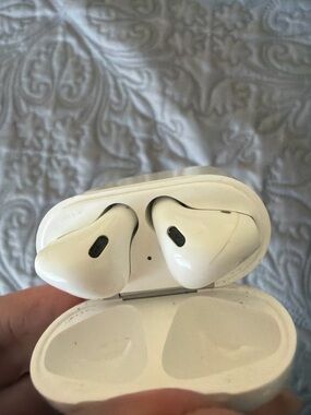 Apple AirPods (1st generation)